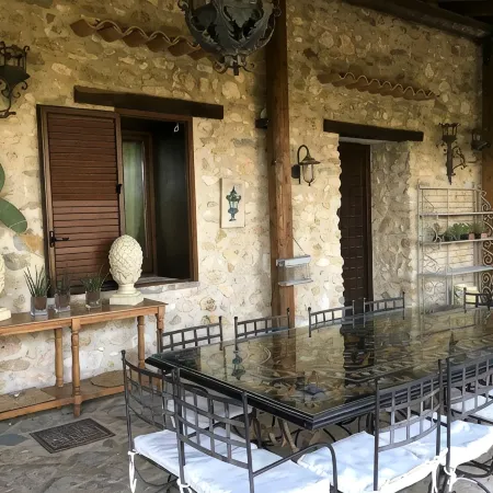 Luxury villa/ Private Heated Pool / Private Garden