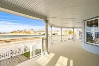 Belle of the Beach: 30 ft to Gorgeous Private Beachfront Home Sleeps up to 13 - Boutique