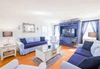 Cheerful 5 br Nantucket home; perfect for families - Swimmingpools