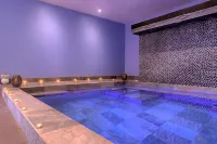 Le M & Spa Bordeaux Aéroport by Hôtels & Préférence - Hot Tub