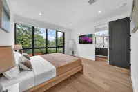 Wynwood Miami Retreat | 2 Private Pools, BBQ, 6BR & Parking - 4-Star