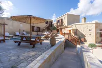 Stone Court Boutique Studios - 3-Star