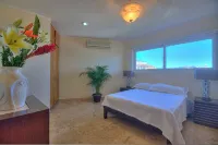 Farito Beachfront Penthouse, Surf & Paddle Board. - chambre d’hôtes