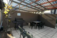 Glenelg Holiday Apartments-Ellis - parking