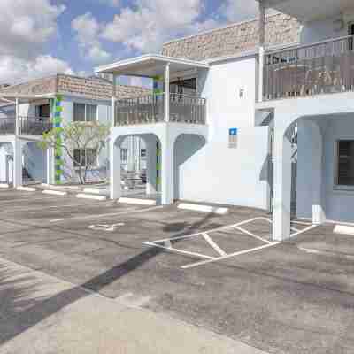 Twins Inn & Apartments Hotel Exterior