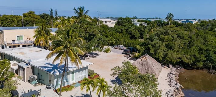 Private Oceanfront Home with 2024 Swim Spa , Paddle-Boards,Kayaks, & Bikes. マラソンのホテル