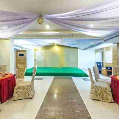 Hotel Athidhi Grand Dining/Meeting Rooms