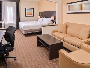 Holiday Inn Express & Suites Topeka West I-70 Wanamaker