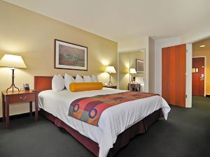 Best Western Plus Villa Del Lago Inn