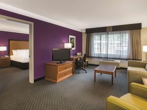 Howard Johnson by Wyndham Sacramento Downtown