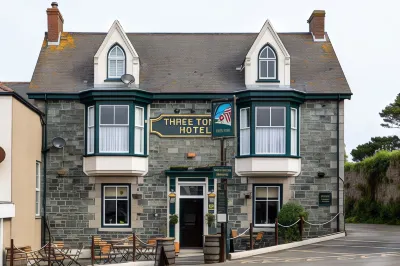 Three Tuns Hotels in Mawgan-in-Meneage