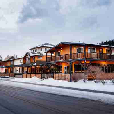 Mount Robson Inn Hotel Exterior
