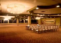 The Woodlands Inn Hotels in Plains Township