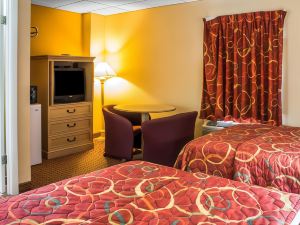 Econo Lodge Inn & Suites