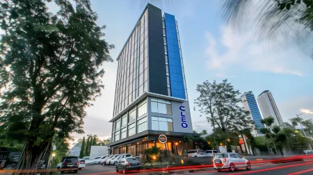 Cleo Hotel Jemursari Surabaya Отели рядом с достопримечательностью «Petra Christian University»