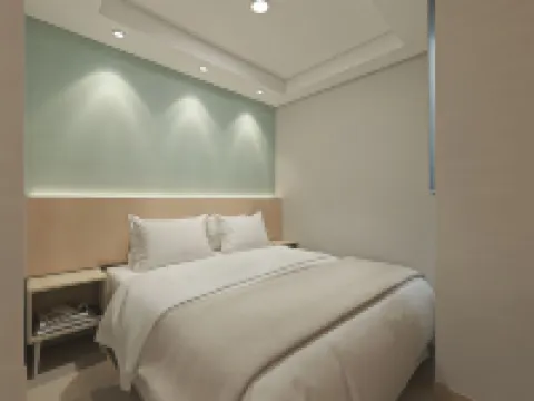 Eightin Hotel Sudirman Jakarta Hotels near Jakarta Convention Center