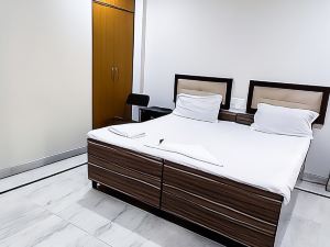 Roomshala 142 Bed Chamber South ex