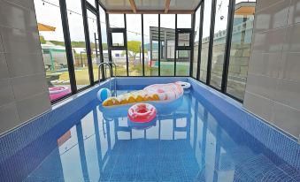 Gyeongju Pool Villa, Oroti
