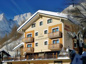 Hotel la Vallee Blanche