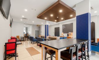 Holiday Inn Express & Suites Edmonton South