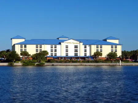 Holiday Inn Express & Suites Tampa Airport