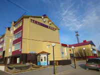 Sad Mini-Hotel Hotels near Nojabrxsk Airport