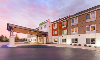 Holiday Inn Express & Suites Chicago West - ST Charles