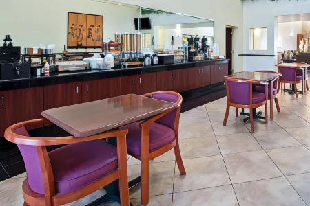 La Quinta Inn & Suites by Wyndham Ft. Pierce