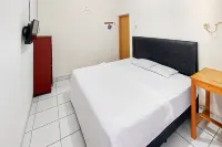Pondok Gede Dkost Syariah Mitra RedDoorz Hotels near keysha cell