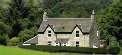 Shian Cottage B&B Hotels near Lady Charlotte's Cave