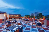 La Place Sarovar Portico Lucknow - sarapan