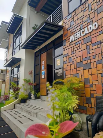 Pompeo and Luming's Inn