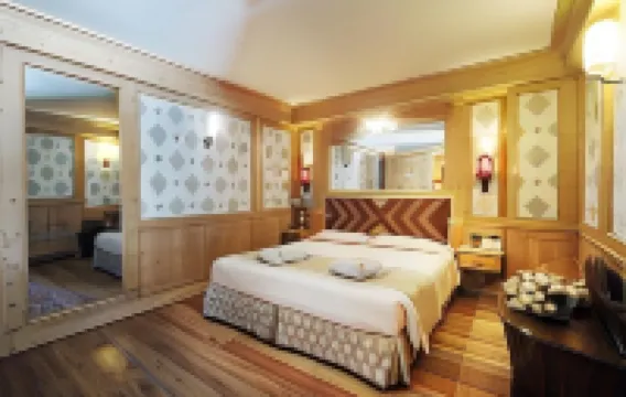 크리스탈 팰리스 호텔 마돈나디깜피글리오 호텔