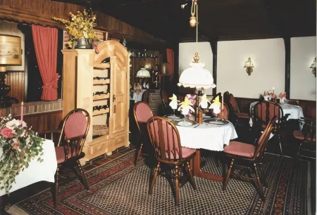 Hotel & Restaurant Bei Hölzchen Отели в г. Ганновер