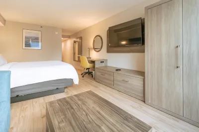 Holiday Inn Express & Suites Cocoa Beach Hotels near Cocoa Beach Public Library