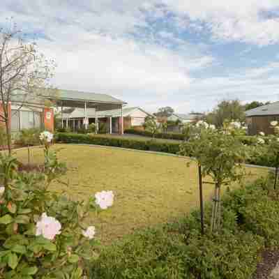 Rose Garden Motel Hotel Exterior