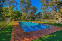 Mountain View Motor Inn & Holiday Lodges - Pools