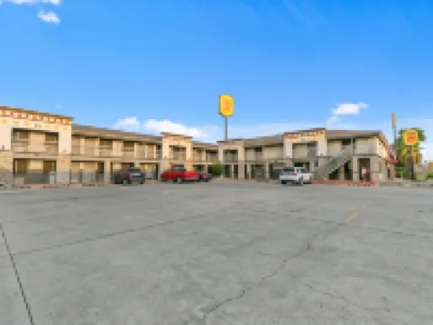 Super 8 by Wyndham McAllen/Downtown/La Plaza Mall マッカレンのホテル