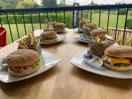 Hotel & Golf Isak Aeropuerto Отели рядом с достопримечательностью «Mirador al Aeropuerto de Medellin MDE»