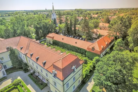 Szidónia Castle