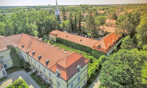 Szidónia Castle