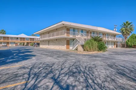Americas Best Value Inn Uvalde