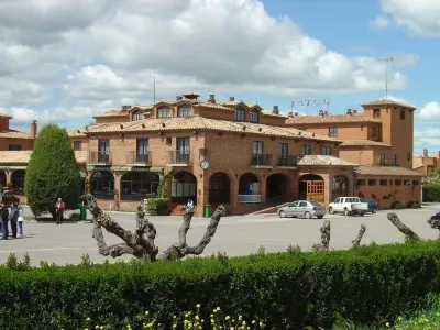 Hotel Alisa Hotels near ÁREA RECREATIVA CALERUEGA