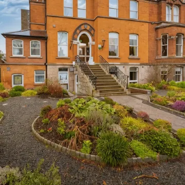 Roxford Lodge Hotel Отели рядом с достопримечательностью «Железнодорожная станция Пирс»