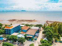 Beach Walk Boutique Resort Hotels near Mountain Shadow Golf Club