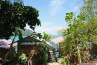 Phi Phi Seaside Bungalow Отели в г. 
