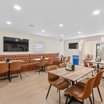 Baymont by Wyndham Orlando Downtown Отели рядом с достопримечательностью «Парк Лейк Эола»