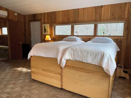 Closest Cabin to Old Rag & Steps to White Oak Canyon; 2 ponds w/ private creek Отели в г. Робертсон