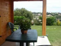 Two-bedroom apartment in the heights of Nice: Small chalet with private garden.