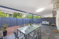 City Living Modern Outdoordining Private Yard Hotels in Alawa